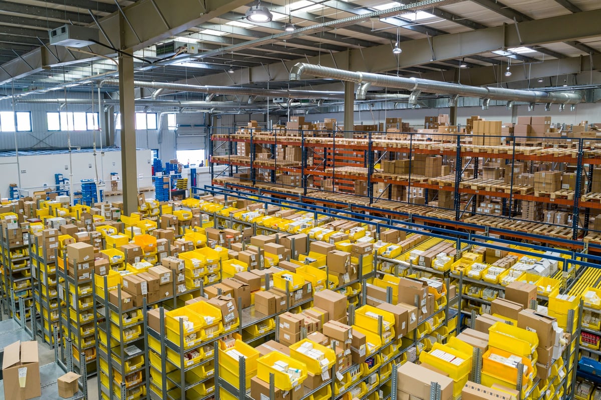 Operating warehouse in Bucharest with storage racks, packed goods and overhead building services